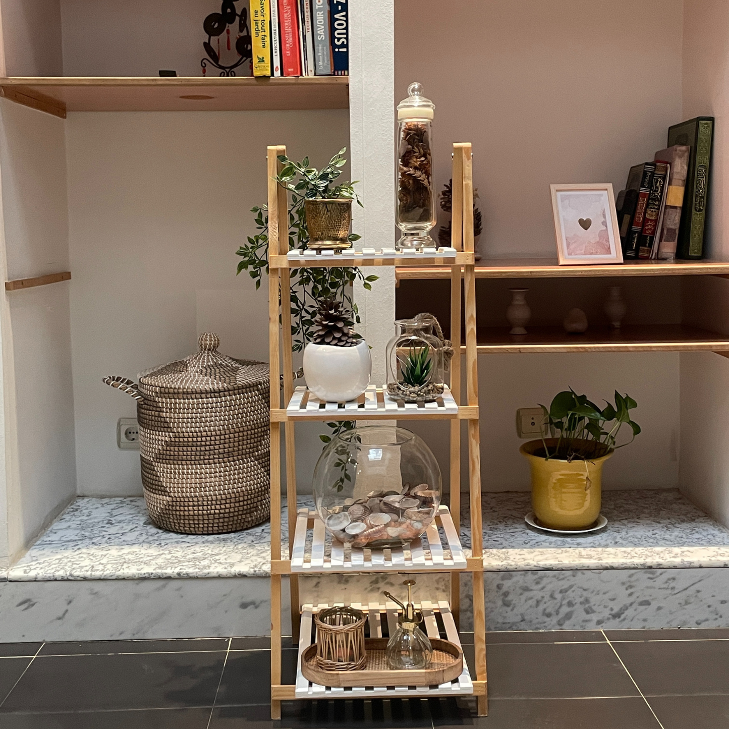 Étagère triangulaire