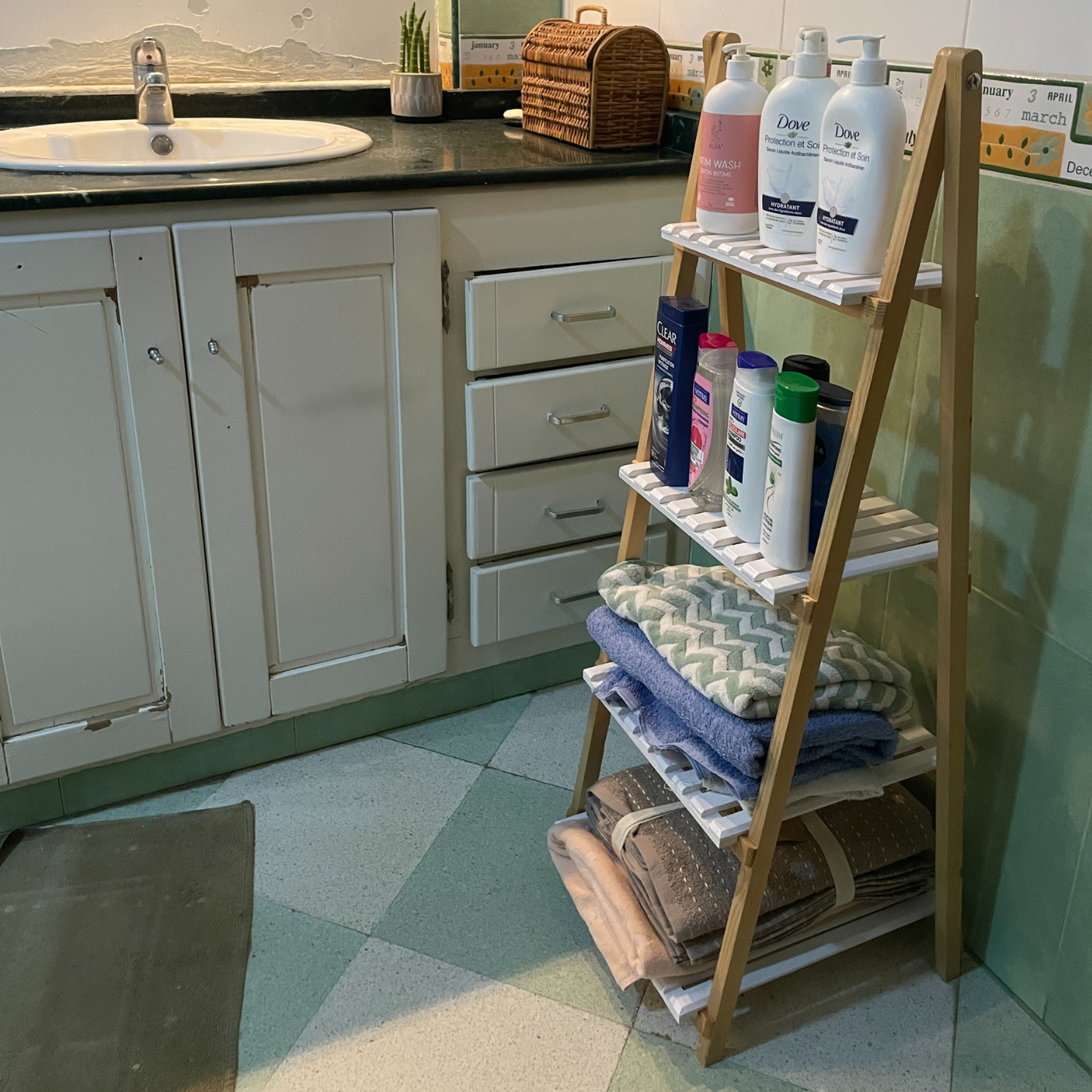 Étagère triangulaire