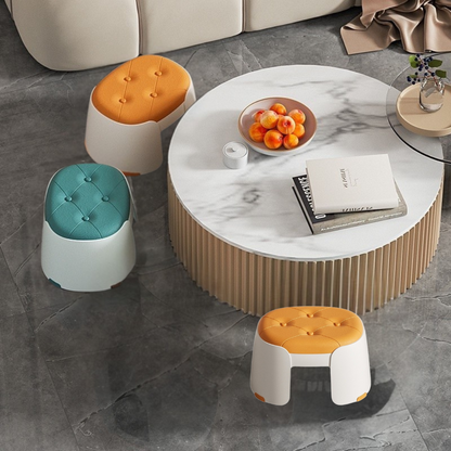 كرسي بلاستيكي قوي وثابت يتحمّل الوزن وسهل التخزين