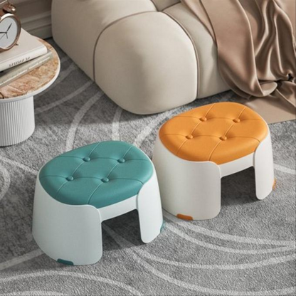 كرسي بلاستيكي قوي وثابت يتحمّل الوزن وسهل التخزين